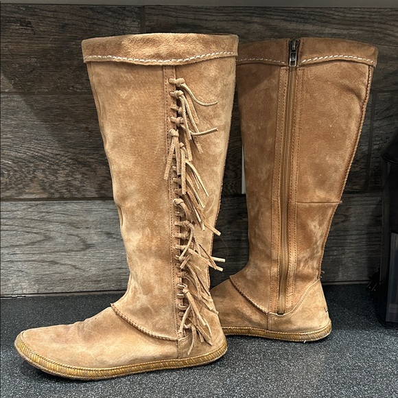 UGG Women's Brown Fringe Winter Boots - Picture 2 of 3